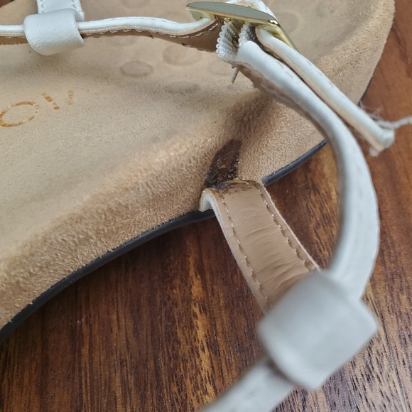 Vionic Lizbeth Sandals Women's 7 White Gold Metallic Buckle Strap - Picture 7 of 10